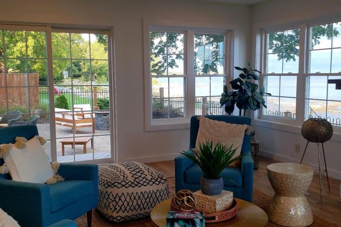 Crystal Beach Executive Waterfront Lakehouse