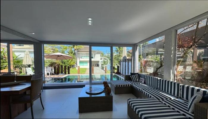 Casa Luxuosa em Riviera Condomínio Hang Roa