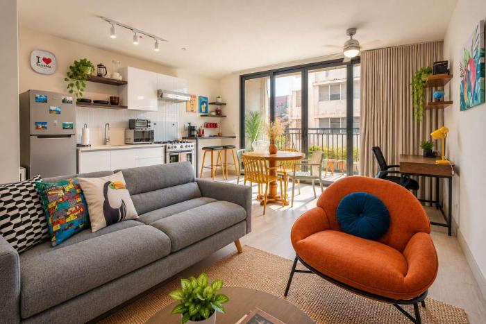 Apartment with Private Balcony & Workspace