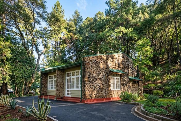 Nuwara eliya lake gregory bungalow