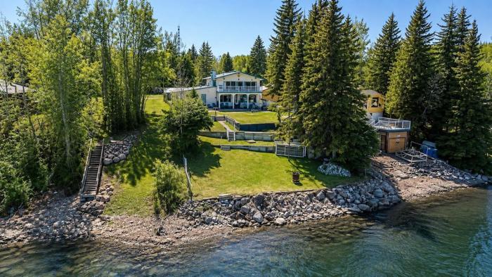 Pigeon Lakefront Escape - Hot Tub Arcade 4BR