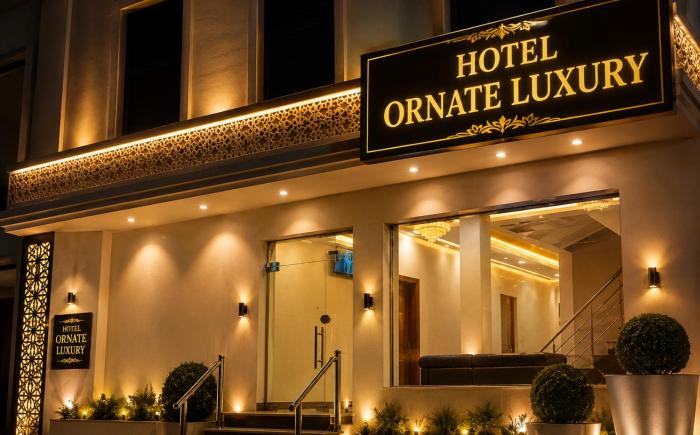 Hotel Ornate Luxury 500 MTR Taj Mahal Parking