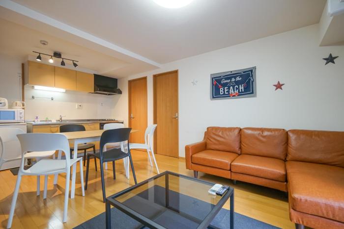 Direct Airport Bus & Namba! Spacious 2BR Apt for 5