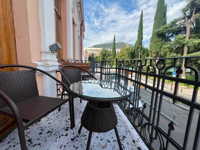 Apartment on Atoneli 20