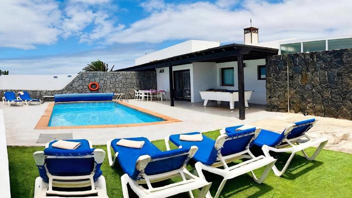 Villa Neptuno with private pool, sea view, Smart-TV free Wifi