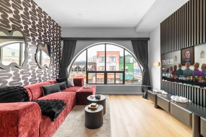 Spacious 3BR Downtown Hub Workspace & Fast WiFi