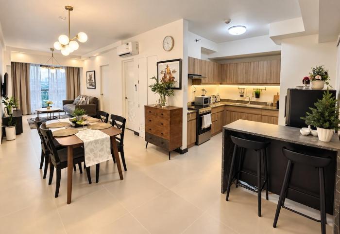 Elegant 3BR Condo with Resort Pools Near BGC Taguig