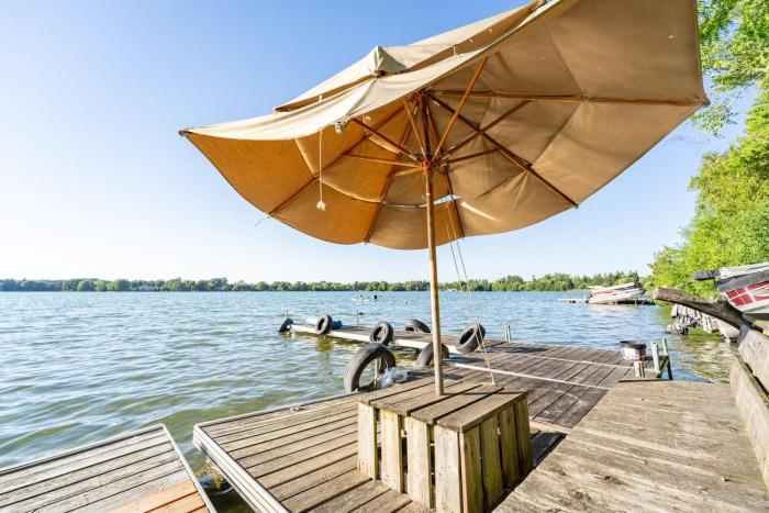 Luxury 2 Beds Guest suite Stunning Lakefront