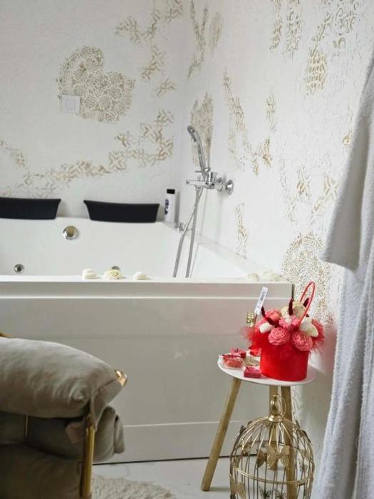 Jacuzzi rooms Andjela White and Gold