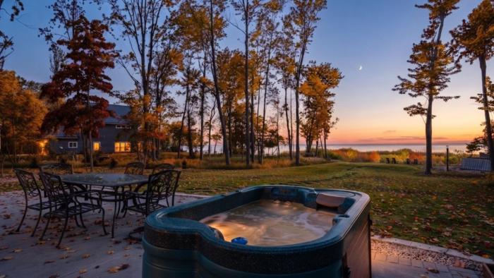 Bayside Bear- Bayfront Escape, Hot Tub, Kayaks, Dogs Welcome