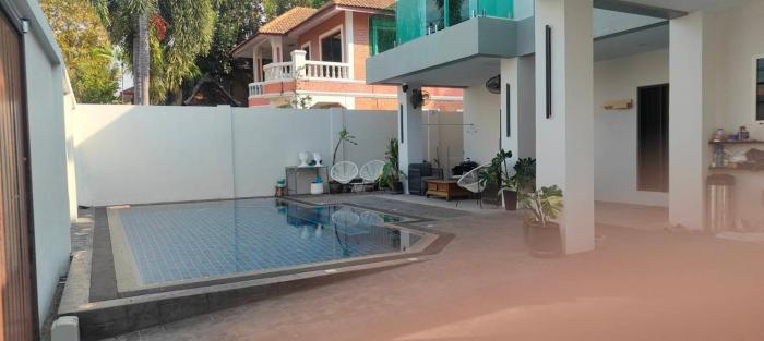 Private Pool Villa with Jacuzzi and Swim Jet at Pattaya Lagoon