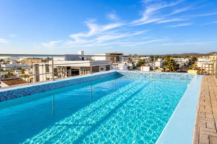 2br 1ba Condo 1 block to ocean Condo 1
