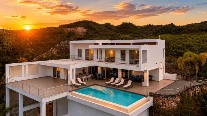 Luxury 4BR Villa with Private Pool and Panoramic Ocean Views
