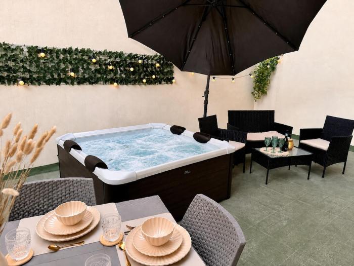 City Oasis Sliema Whirlpool & Terrace 3 Bedrooms 5min Walk to Seafront