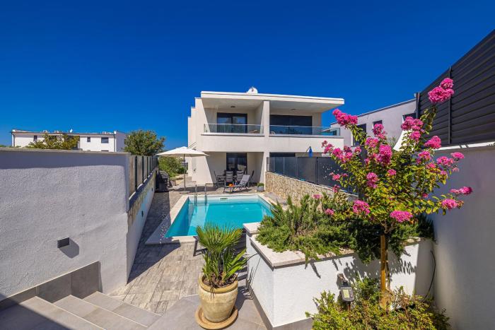 Villa LARUS with private pool