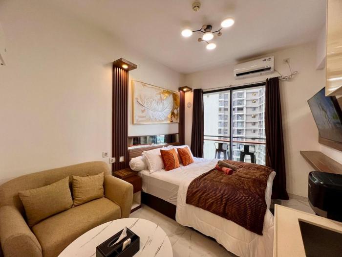 Sky House Apartment BSD with Smart TV 43 inch Near AEONmall, The Breeze, ICE BSD by Lavrea Modern Living