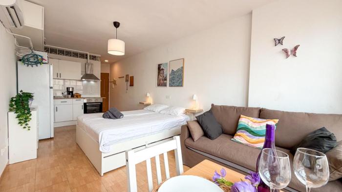 Modern Studio, 400m to beach, Pool