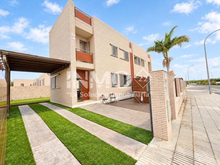 Casa con jardín en Mas dAguiló 109D - INMO22