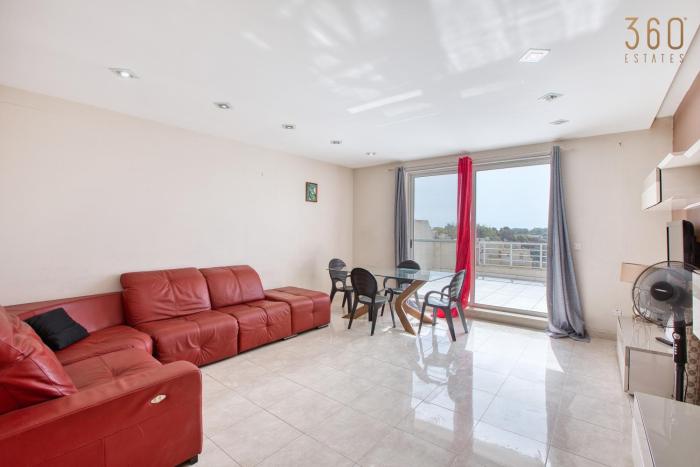 Penthouse with Terrace and Country Views Zebbug