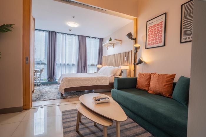 NEW! Modern & Cozy Space in Uptown BGC near mall BackHome2
