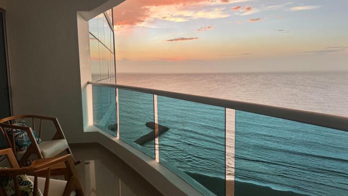 Remodeled and luxurious oceanfront apartment