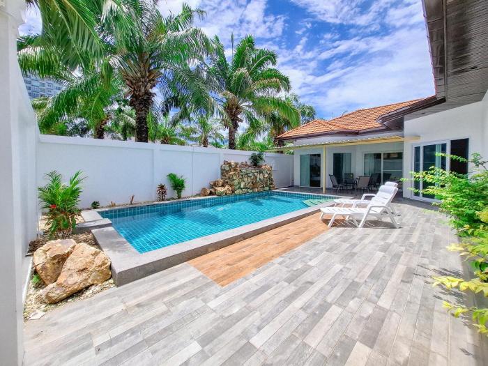 Beachside 4bdr private pool villa best for groups