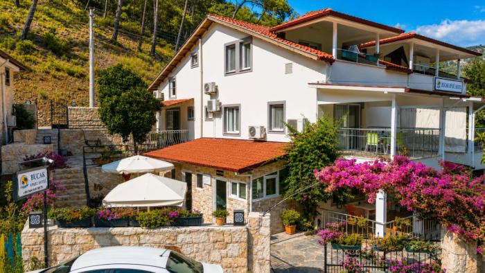 Bucak Apart Hotel Göcek Beach 1 km