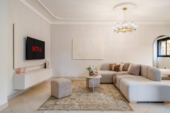Spacious 2BR Balcony City Center Near Plaza
