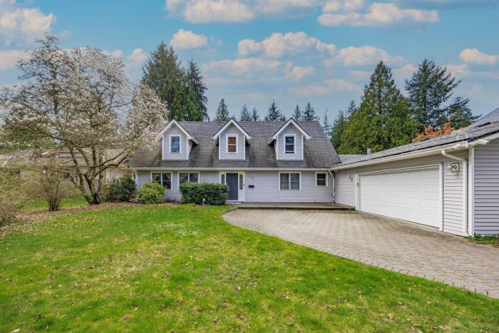 Amazing Spacious 3BR Cozy Home Near Crescent Beach