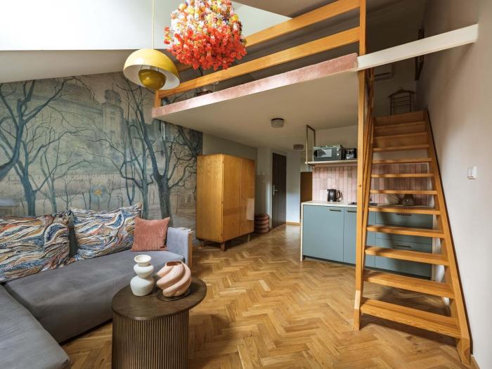 Vivia - Modern Mezzanine Loft - Old Town
