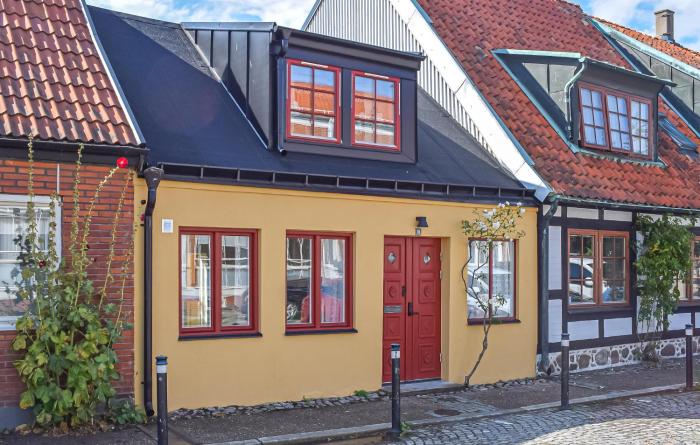 2 Bedroom Awesome Home In Ystad