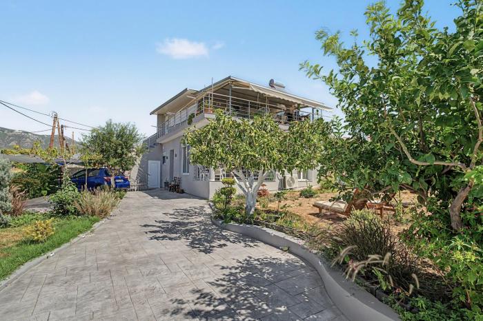 Olgas Modern Retreat, Loutraki