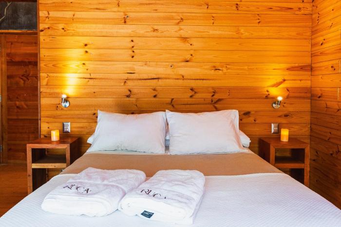 Ruca Lodge, habitación 2 personas cama king, desayuno, piscina, bosque costero