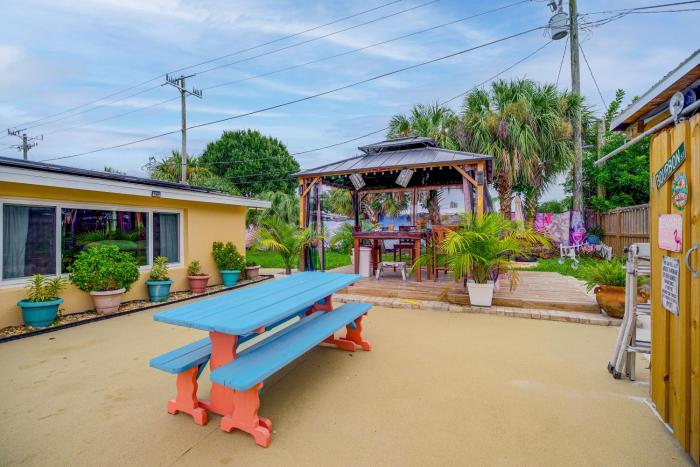 Trop Rock Inn Outdoor Oasis & Music Studio