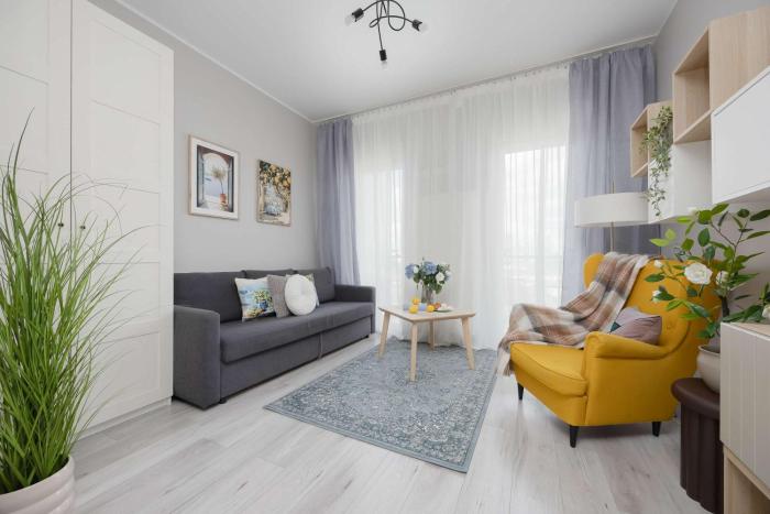 Stylish Studio with a Balcony Central Warsaw by Noclegi Renters