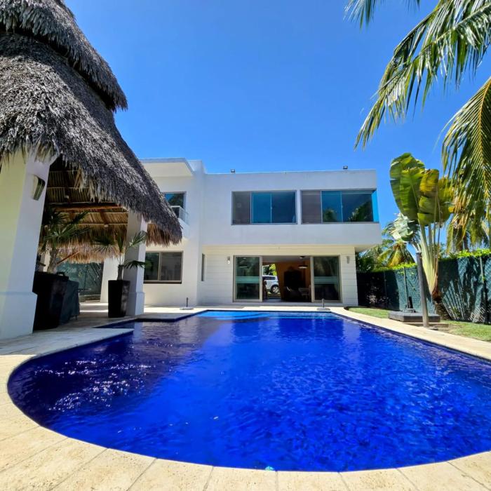 Hermosa Casa en Puerto de Iztapa Pérgolas del Mar