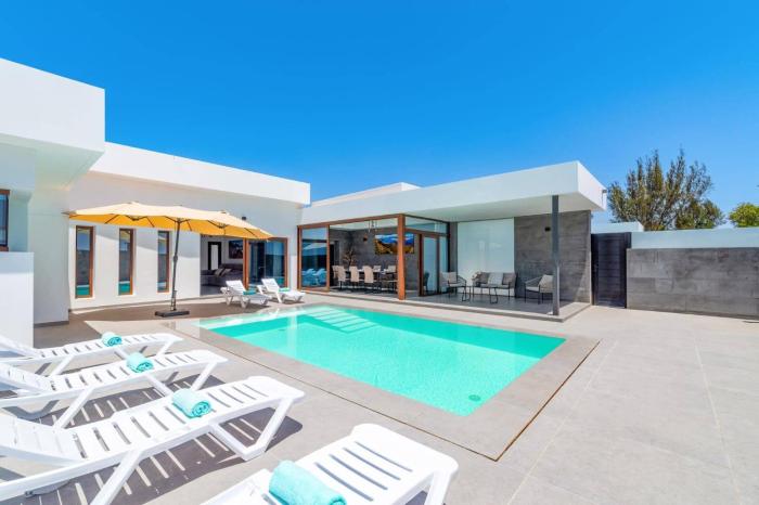 Villa Malvasia Timanfaya by Villa Plus