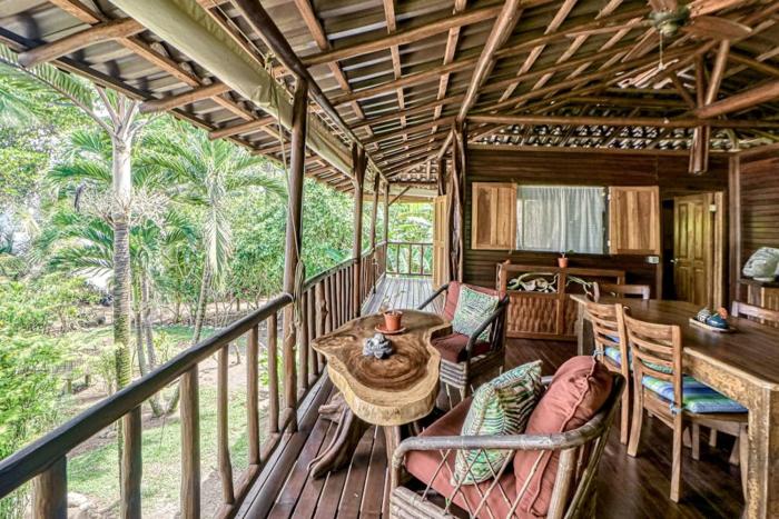 Casa Verde, Casa Aviari, Contiki