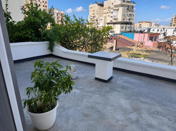 Casa privata a Durazzo di 100m quadrati con veranda di 62m quadrati