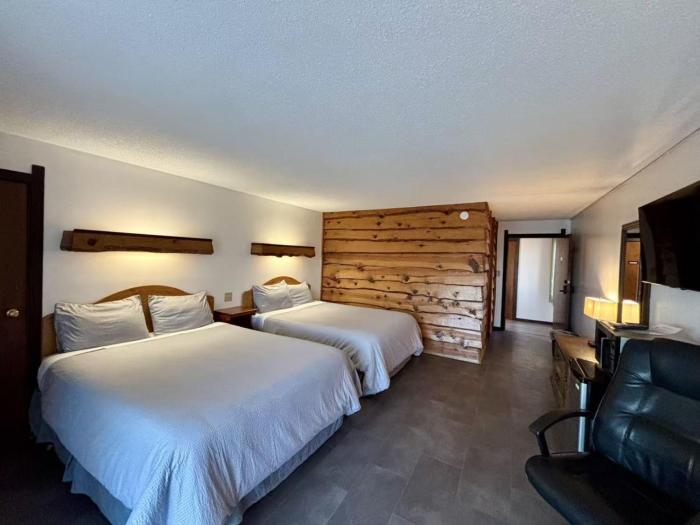 Bridge Inn Tomahawk - Room 107, 2 Queen Beds, Pet Friendly, Laminate Wood Flooring , Walkout, River View