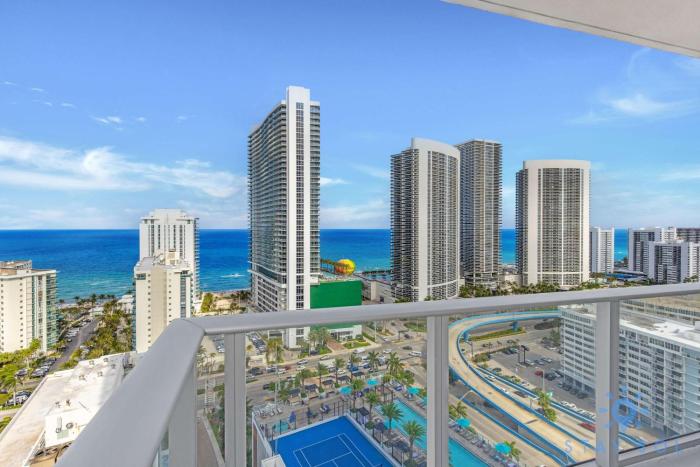 Modern 2BD 2BA Resort Luxury Bay Corner Views