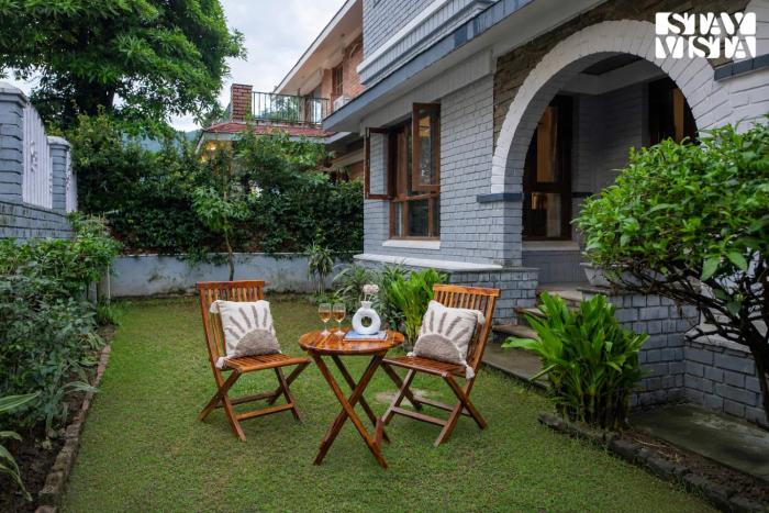 StayVista at Celestial Retreat with Lawn & Heater