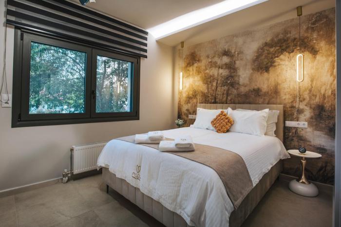 PYLOU Boutique Ground apartments near Attikon Hospital