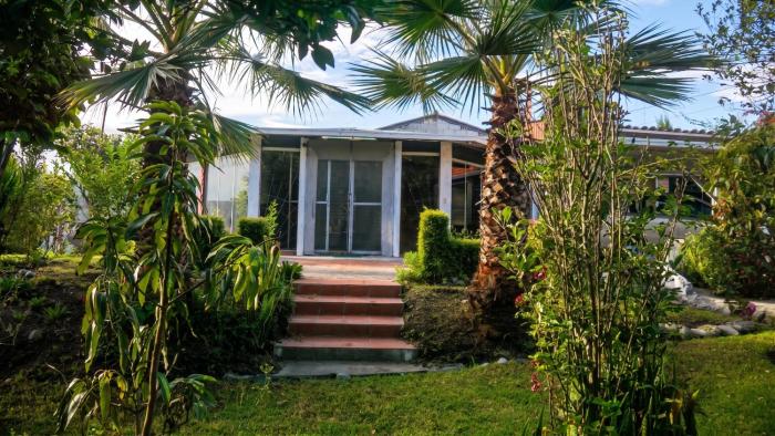Casa Raíces Refugio de Jardín y Campo