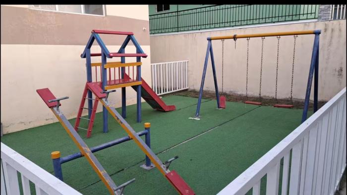 Apartamento moderno con balcón, piscina, y parqueo