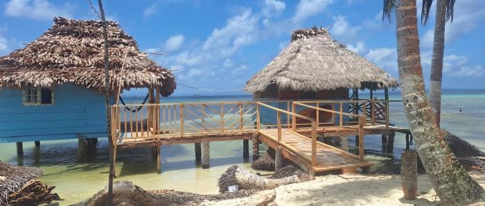 Cabaña sobre el mar Isla Chichime San blas