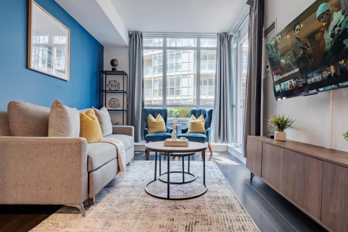 Cozy 2BR City Retreat Steps to Lake & Park