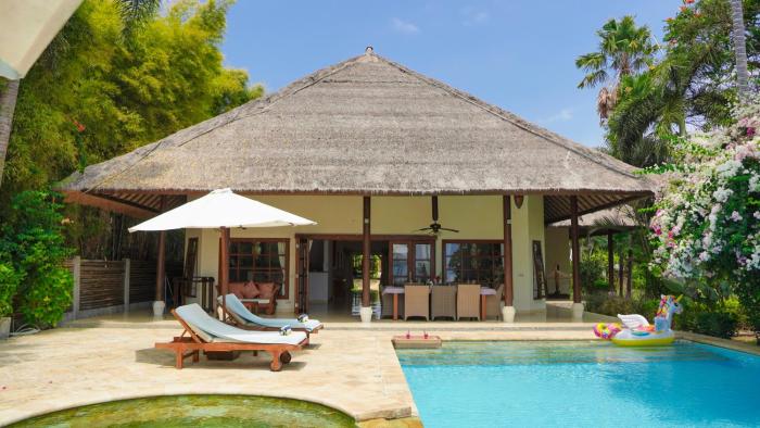 Beachfront Villa Nirwana with Private Jacuzzi