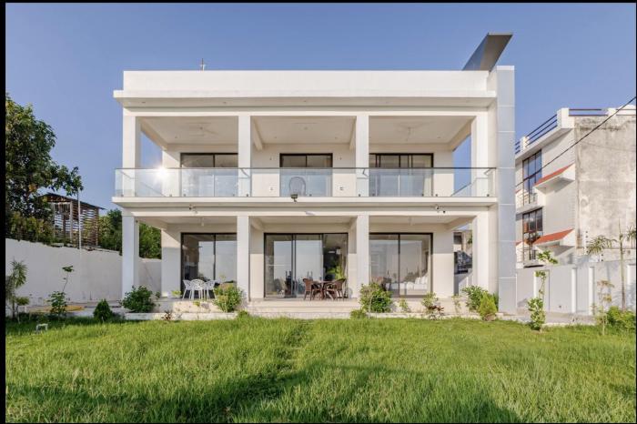 Riverside Villa on the Ganga