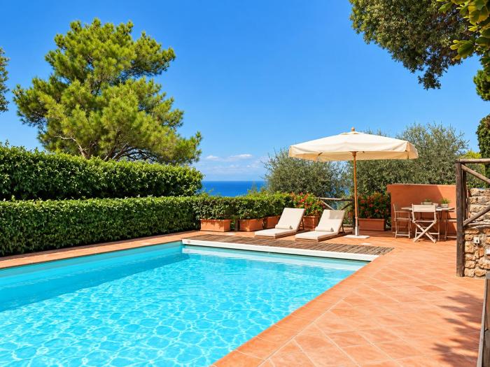 Private Pool - Exclusive Villa with a View -